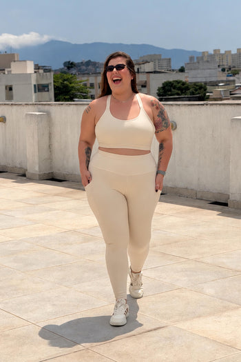 Cropped Wonder Off White | Tecido Canelado + Compressão – Chá Matte